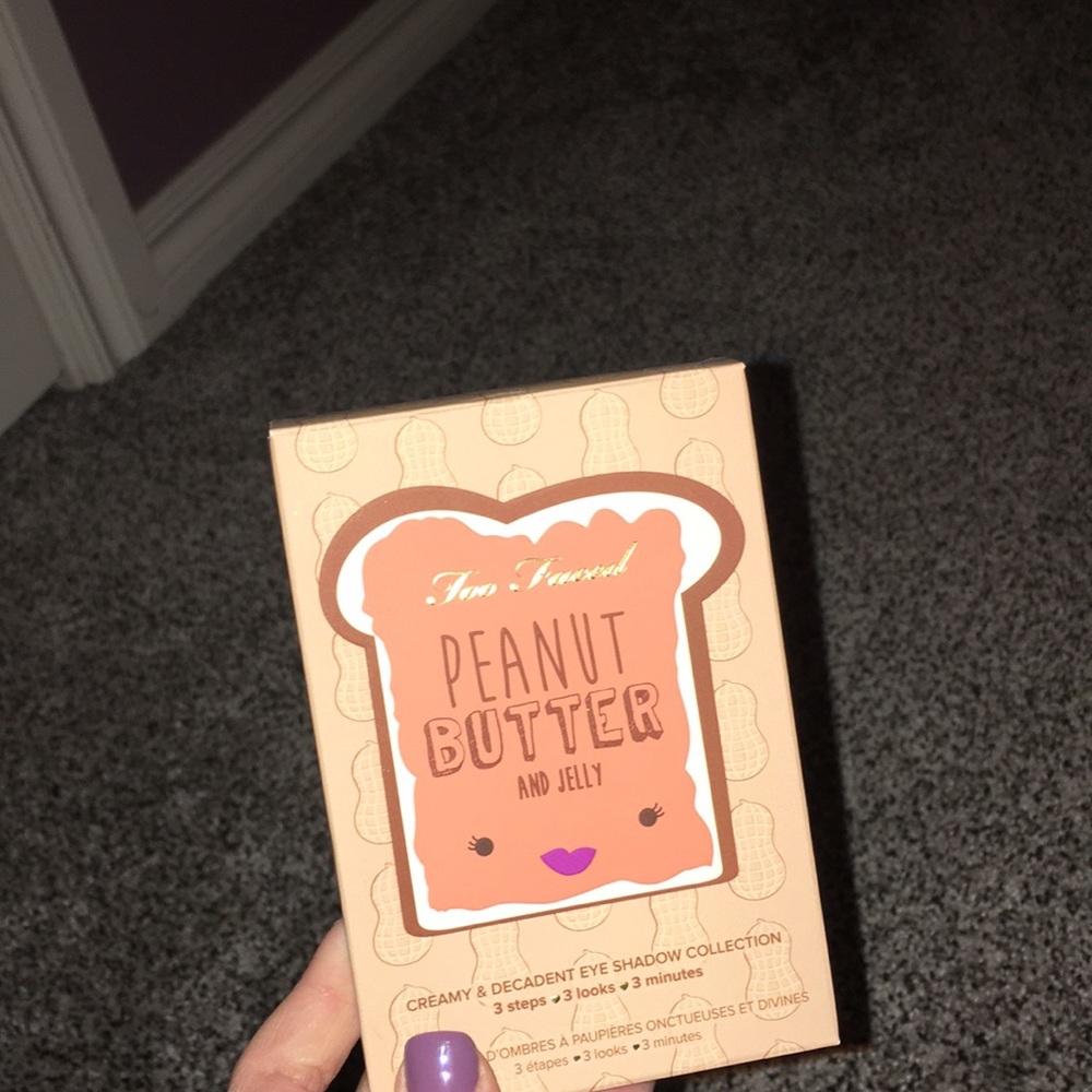 Too Faced Peanut Butter and Jelly eyeshadow pallet
